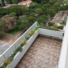 Balcón con jardineras vistas desde arriba