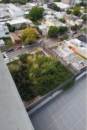 Terraza verde vista desde lo alto del edificio